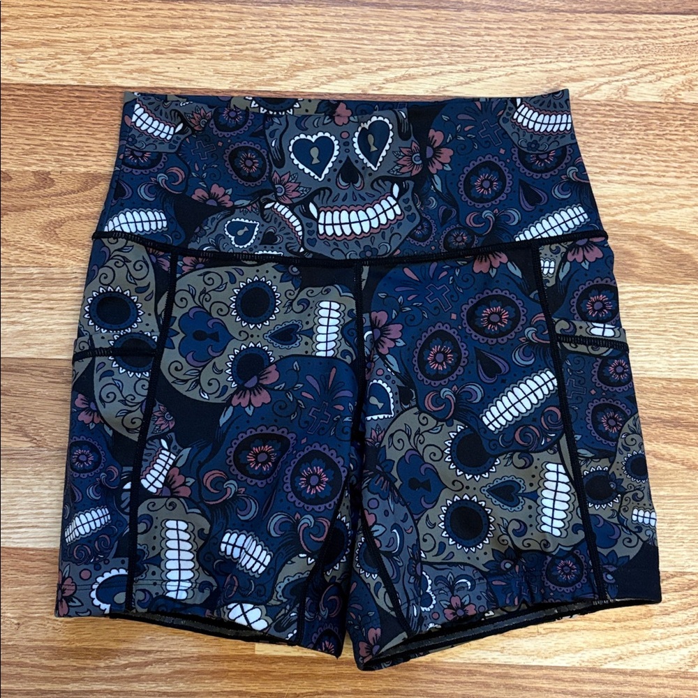 Constantly Varied Gear Shorts | XS | Skulls